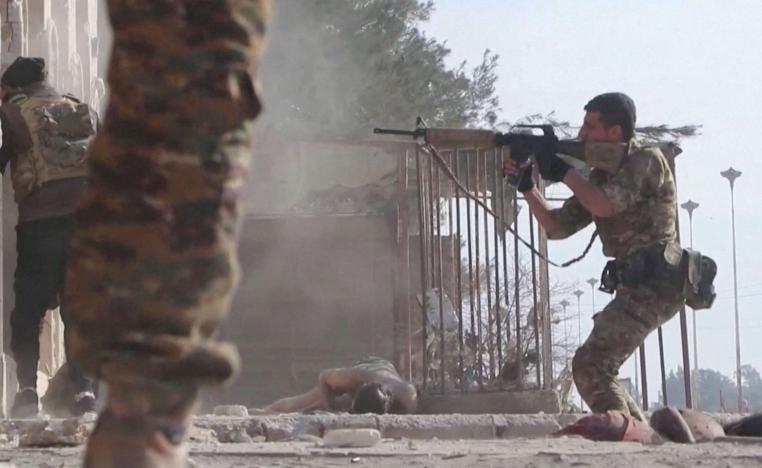 عشرات القتلى في اشتباكات مستمرة لليوم الرابع على التوالي بين داعش وقسد