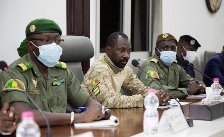 قادة المجلس العسكري في مالي يدخلون في معركة لي أذرع مع منظمة ايكواس