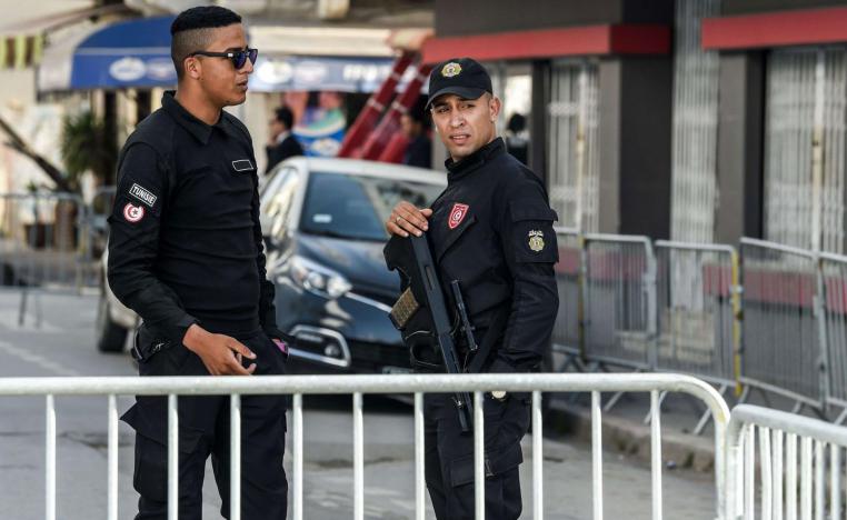 حواجز في شارع الحبيب بورقيبة لمنع التظاهرات