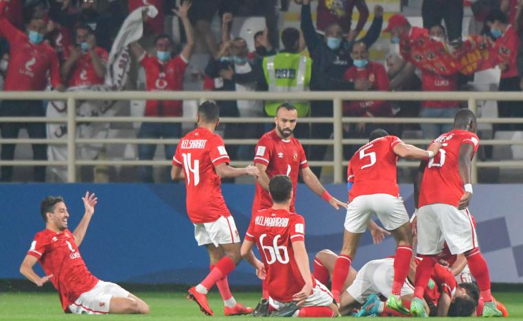 فريق القرن بمن حضر يرفع رأسه في كل مكان
