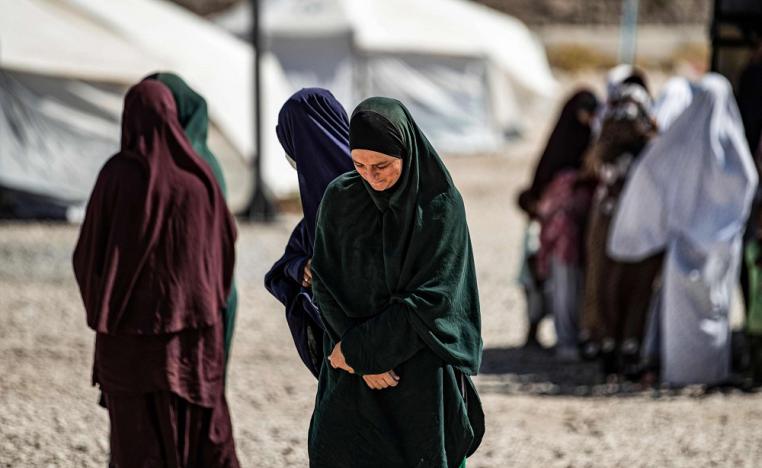 الجهاديات الهولنديات و11 من أبنائهن تم ترحيلهم من مخيم الروج للاجئين