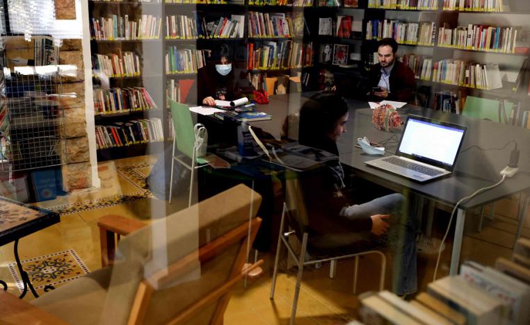 مكتبة في بيروت