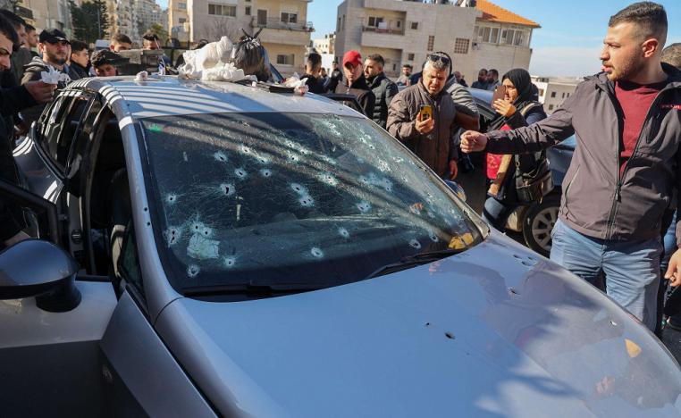 وحدة من قوات الاحتلال أطلقت وابلا من الرصاص على سيارة ثلاثة من نشطاء الأقصى