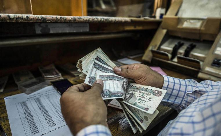 Banks were selling the US dollar at more than 18.5 pounds while buying it at over 18.45