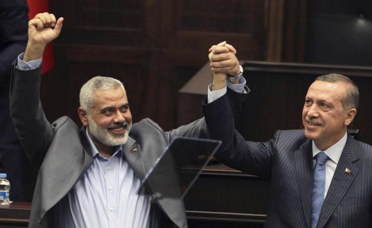 الرئيس التركي رجب طيب أردوغان مع زعيم حماس إسماعيل هنية