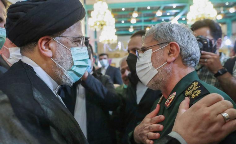 الرئيس الإيراني إبراهيم رئيسي مع قائد فيلق القدس إسماعيل قاآني