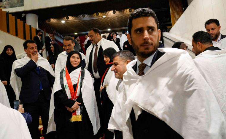 نواب من الكتلة الصدري يتفرقون أمام مجلس النواب بعد فشل جلسة انتخاب الرئيس