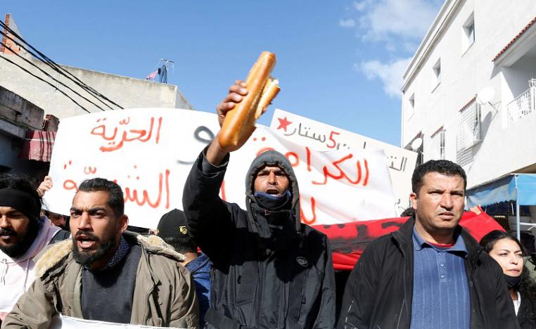 التونسيون يعيشون أوقاتا عصيبة مع موجة غلاء وتدهور في المقدرة الشرائية