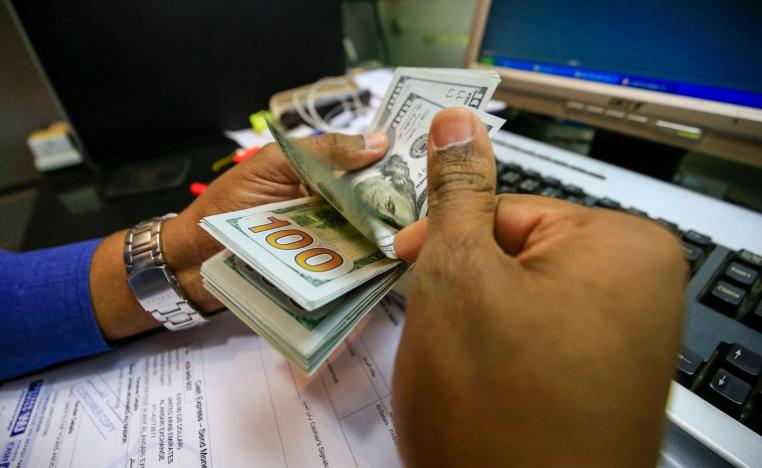 الجنيه السوداني على إثره أكثر من ربع قيمته