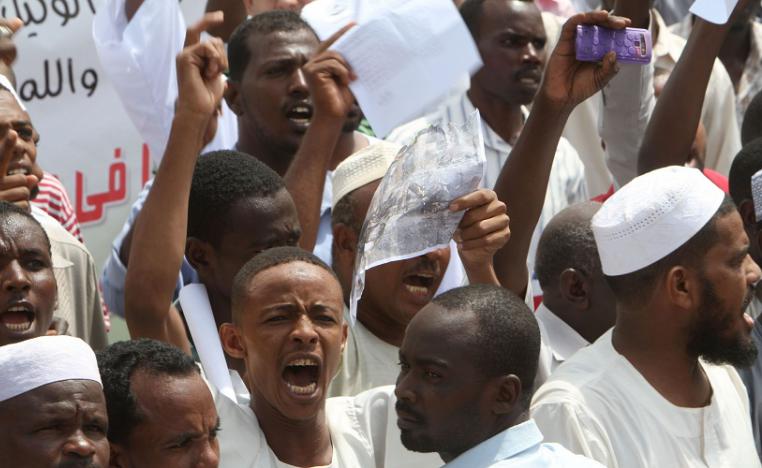استبعاد الشركاء المدنيين من الحكم يعجل بعودة الإسلاميين لمؤسسات الدولة السودانية