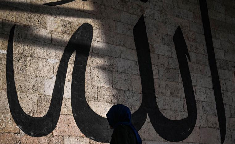 خليجية في زيارة لجامع في اسطنبول