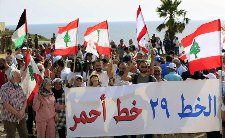 لبنانيون يتظاهرون ضد تقديم تنازلات لإسرائيل في حقل الغاز