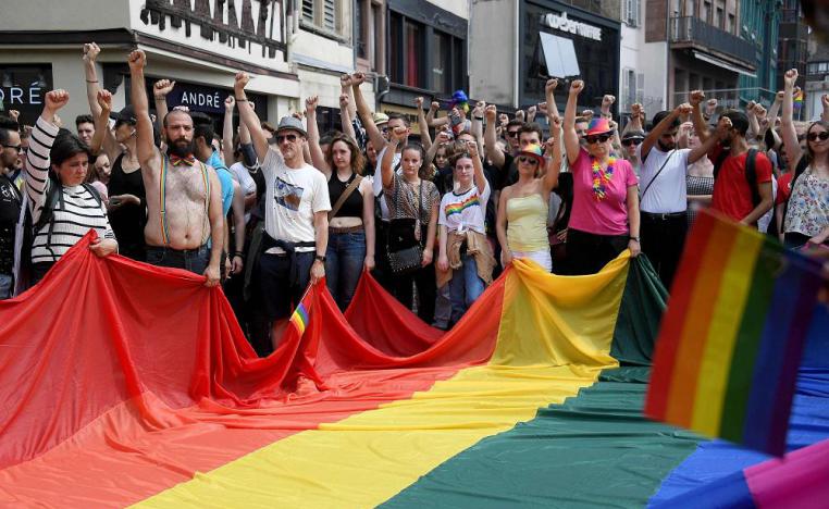 قوانين الكويت تجرم المثلية