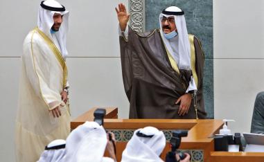 ولي العهد الكويتي مشعل الأحمد في جلسة برلمانية