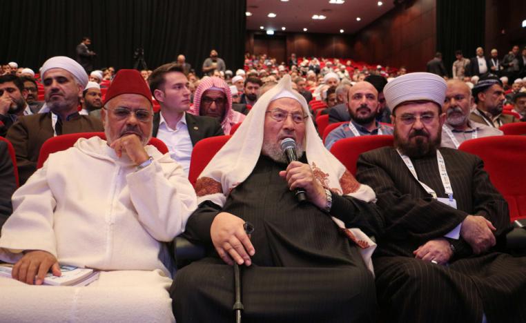 الرئيس السابق لاتحاد العلماء المسلمين يوسف القرضاوي والحالي أحمد الريسوني