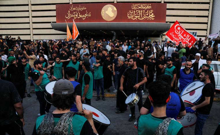 مبنى البرلمان تحت سيطرة الصدر منذ اسبوعين