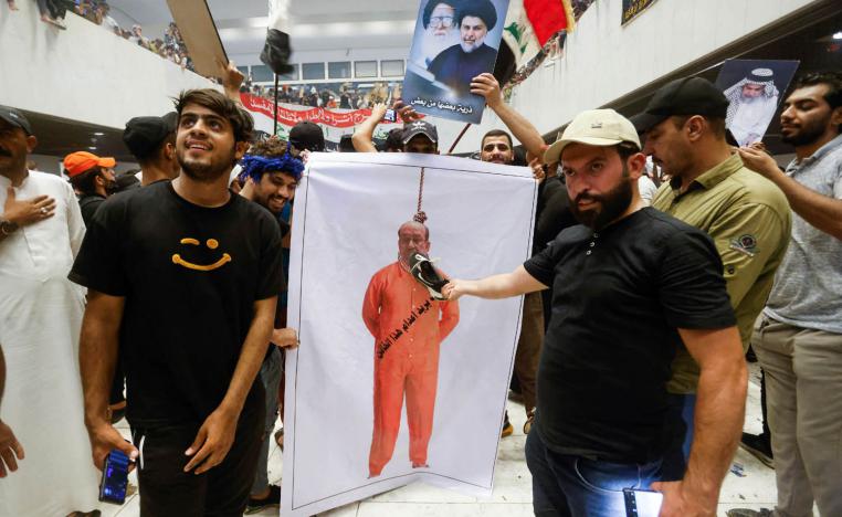 متظاهرون صدريون يطالبون بإعدام رئيس الوزراء العراقي السابق نوري المالكي