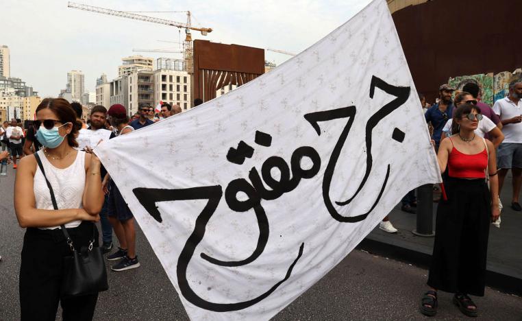 متظاهرون لبنانيون يطالبون بالتحقيق في تفجير بيروت
