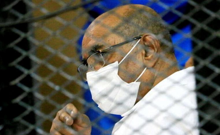 عمر البشير مسجون على ذمة قضايا فساد مالي وسياسي وملاحق من الجنائية الدولية بتهم جرائم حرب في دارفور