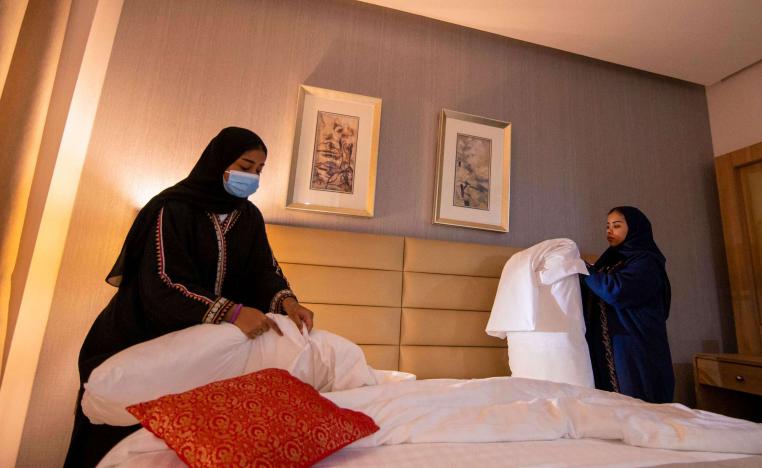  تستبدل السعودية منيرة الربيعان شراشف سرير وأغطية الوسائد
