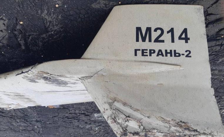 طرف جناح مسيرة أسقطتها أوكرانيا بدا أنه يتطابق مع طرف جناح الطائرة الإيرانية شاهد-136
