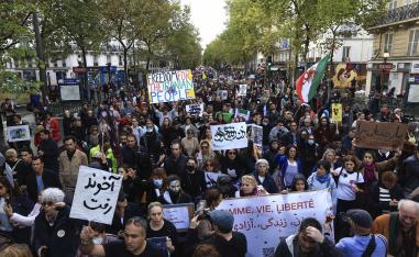 فرنسا شهدت مظاهرات حاشدة تنديدا بالقمع في إيران وتضامنا مع الايرانيات