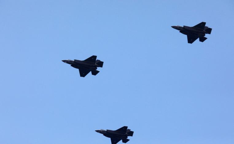 مقتل أربعة عسكريين وإصابة آخر بجروح ووقوع خسائر مادية.