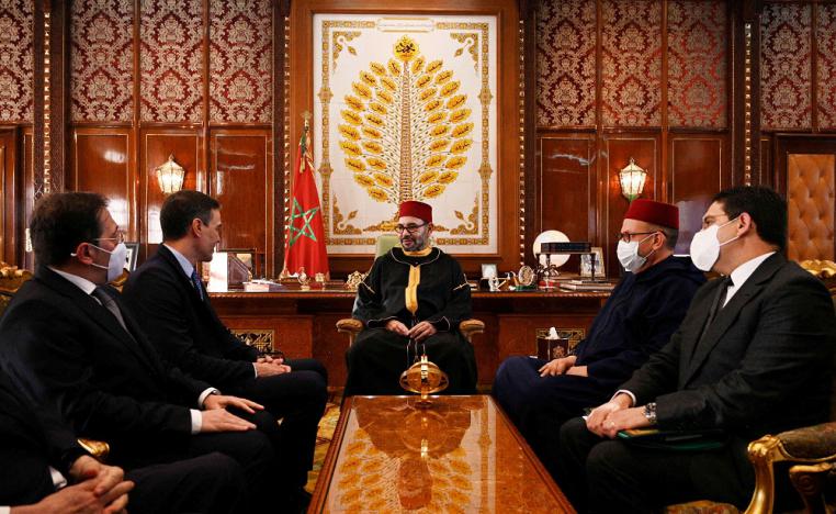 العاهل المغربي ورئيس الوزراء الاسباني في لقاء سابق في أول زيارة لمسؤول اسباني للمغرب بعد عودة الدفء للعلاقات
