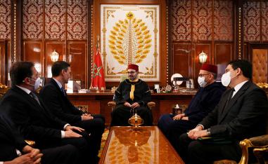 العاهل المغربي ورئيس الوزراء الاسباني في لقاء سابق في أول زيارة لمسؤول اسباني للمغرب بعد عودة الدفء للعلاقات