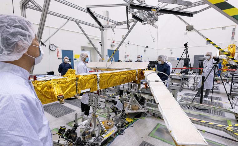 القمر الاصطناعي الفرنسي الأميركي 'سووت'