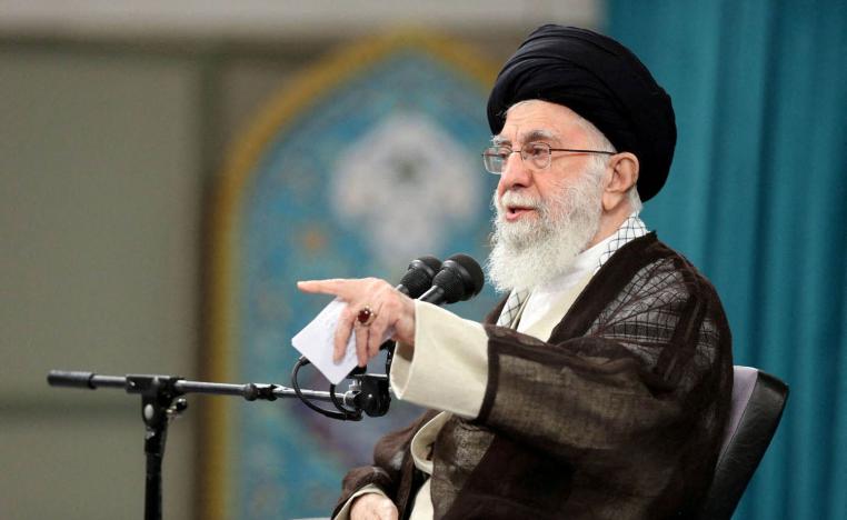 المرشد الأعلى علي خامنئي يتحدث مع مجموعة من الطلبة