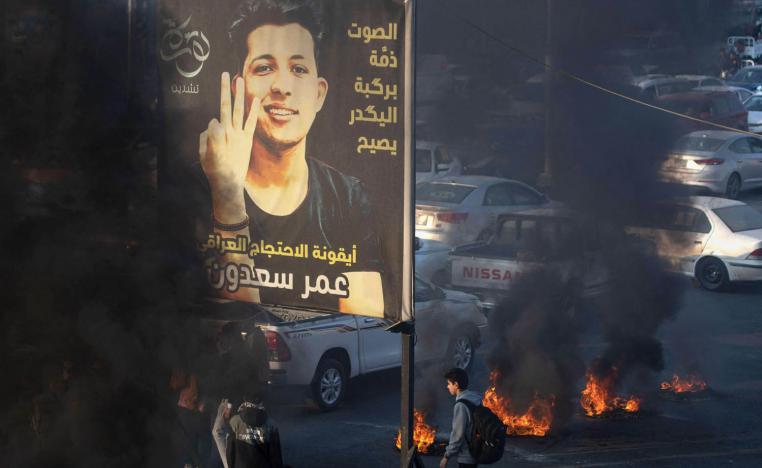 محتجون يحرقون إطارات وسط الناصرية جنوب العراق