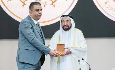حاكم الشارقة يكرم الفائزين بجائزة 'القوافي'