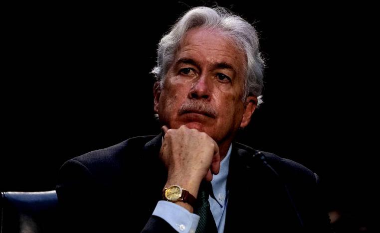 بيرنز يسعى لتقريب وجهات النظر بين حفتر والدبيبة