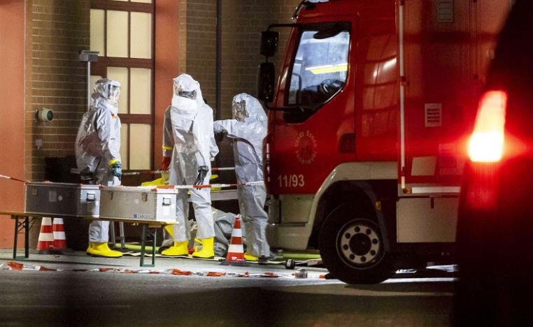 عناصر من الشرطة الألمانية استخدموا بزات حماية بسبب الخطر البيولوجي