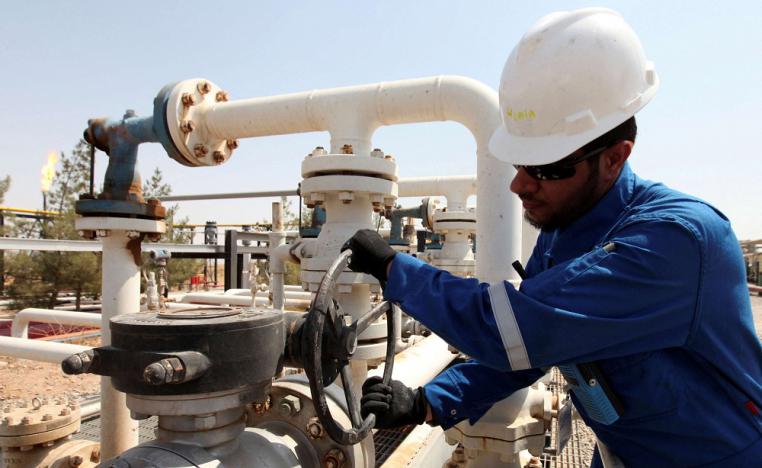 العراق يملك احتياطات هائلة من النفط الذي يمثّل نسبة 90 بالمئة من إيراداته