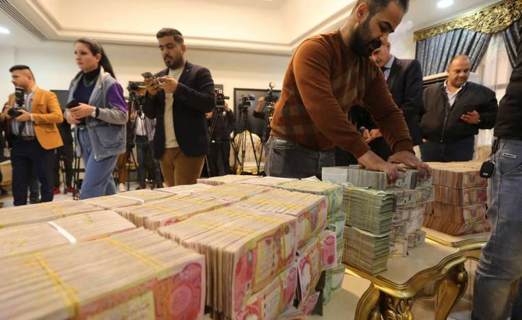 زوجة النائب السابق هيثم الجبوري تسلم مليارات الدنانير للسلطات
