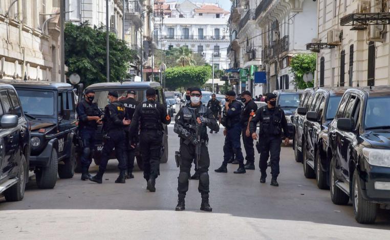الجزائر تشدد قبضتها الأمنية في التعامل مع المعارضين ومنظمات المجتمع المدني