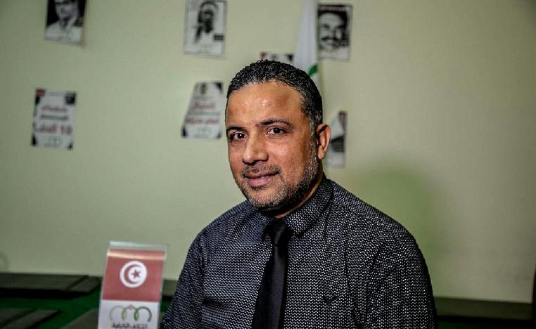 مخلوف معروف بمواقفه المتشنجة حين كان عضوا في البرلمان المنحلّ
