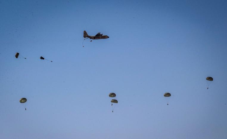 مناورات مشتركة في منطقة حساسة تثير قلق الغرب