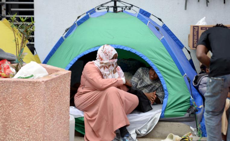 مهاجرون أفارقة يتمسكون بطلب "إنقاذهم" من البقاء في تونس