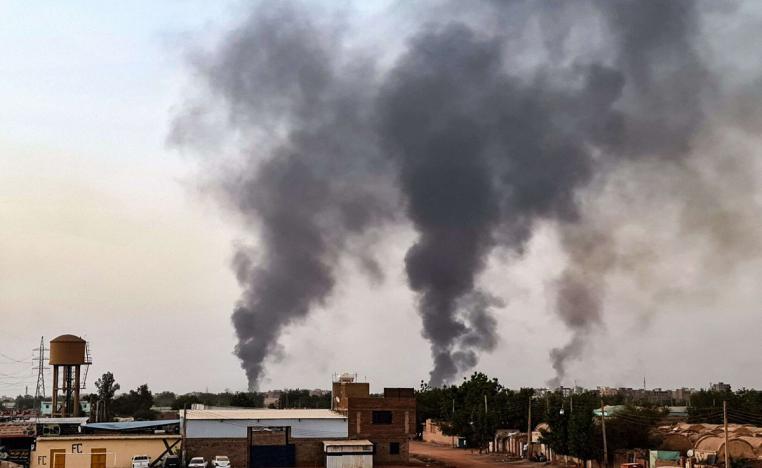 سحب الدخان الناتجة عن انفجار القنابل لا تزال تتصاعد رغم الهدنة