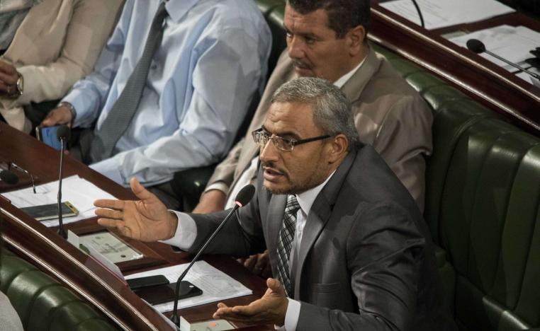 الصحبي عتيق اوقف في المطار