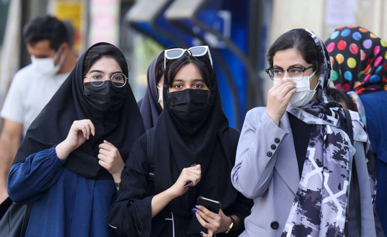 العديد من الإيرانيات يتحدين قانون الحجاب