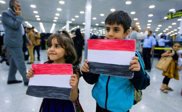 طفلان يمنيان يصلان السعودية في عملية اجلاء الرعايا من السودان