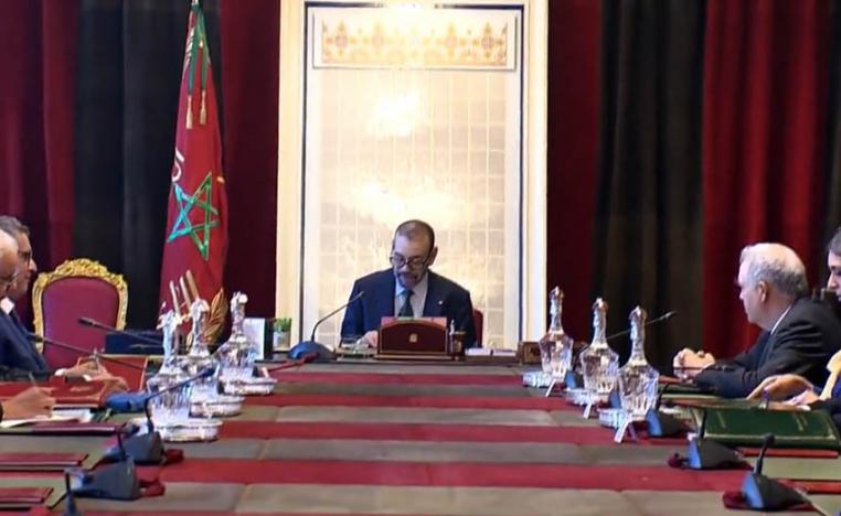 The King chairing the meeting at the Royal Palace