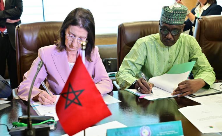 أمينة بنخضرا المديرة العامة للمكتب الوطني للهيدروكاربونات والمعادن توقع عن الجانب المغربي مذكرة التفاهم