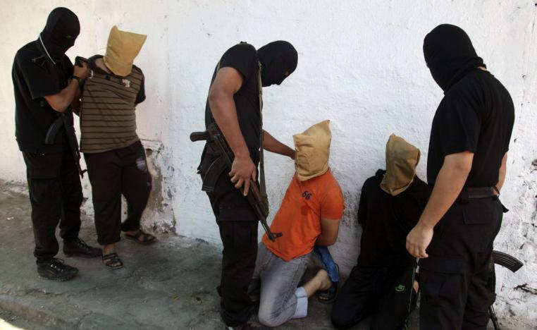 حماس تنفذ أحكام الاعدام في مدانين بالتخابر مع إسرائيل في الغالب رميا بالرصاص في الساحات العامة
