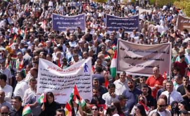 تظاهرة كردية تطالب الحكومة الاتحادية بصرف رواتب موظفي كردستان