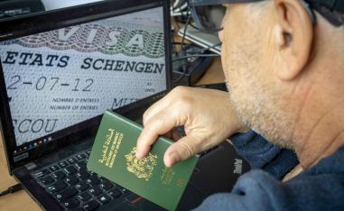 بحث التعاون في إصدار وثائق